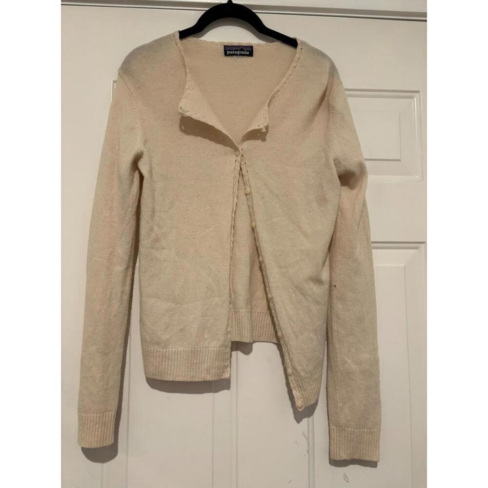 Women's Patagonia sz S ivory button down cardigan sweater#1206 SMALL HOLE ON ARM